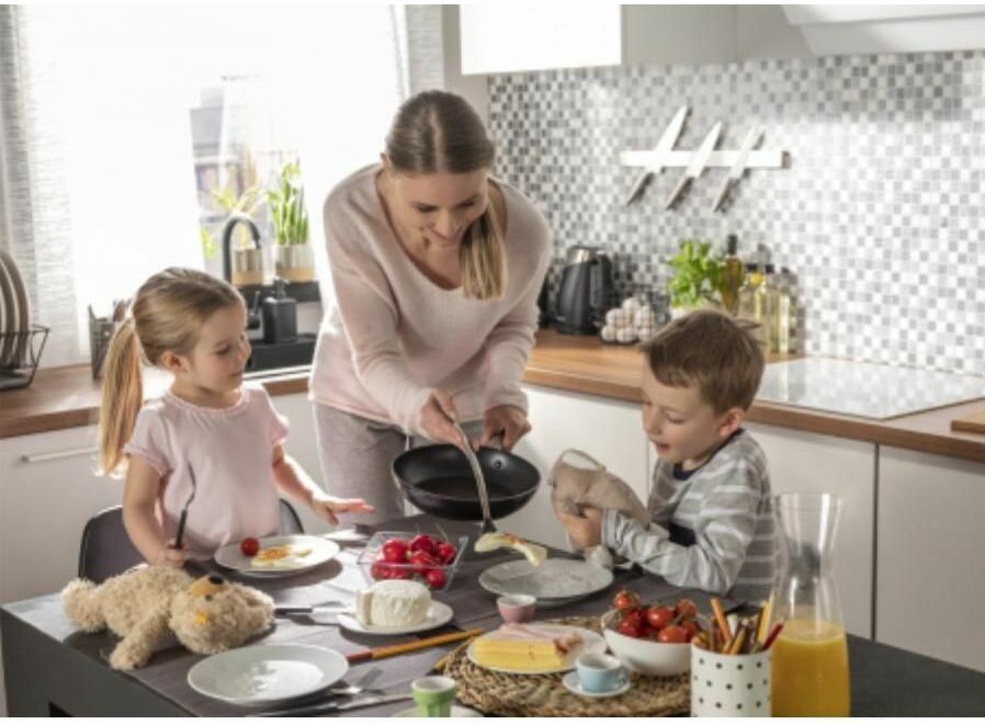 Индукционная варочная поверхность Hansa BHIW68668