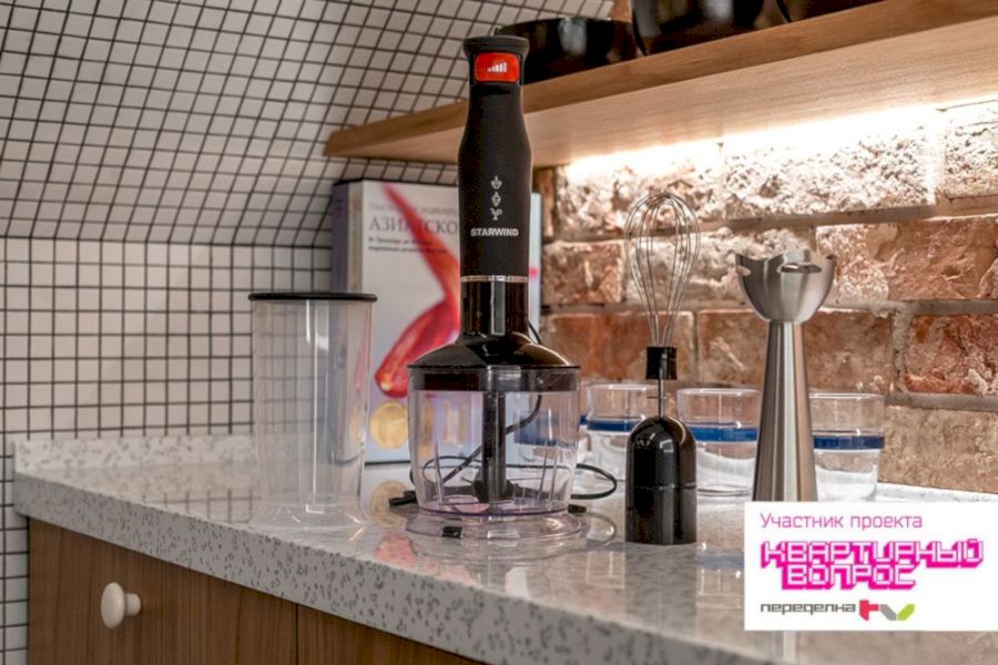 Блендер погружной Starwind SBP3432b черный