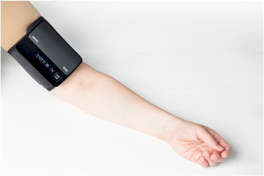 Измеритель артериального давления и частоты пульса автоматический Omron EVOLV (HEM-7600T-E)