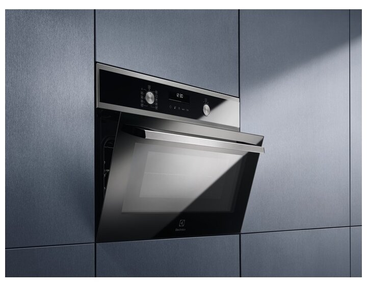 Духовой шкаф Electrolux EVL 6E46X CombiQuick 800 с функцией СВЧ черный