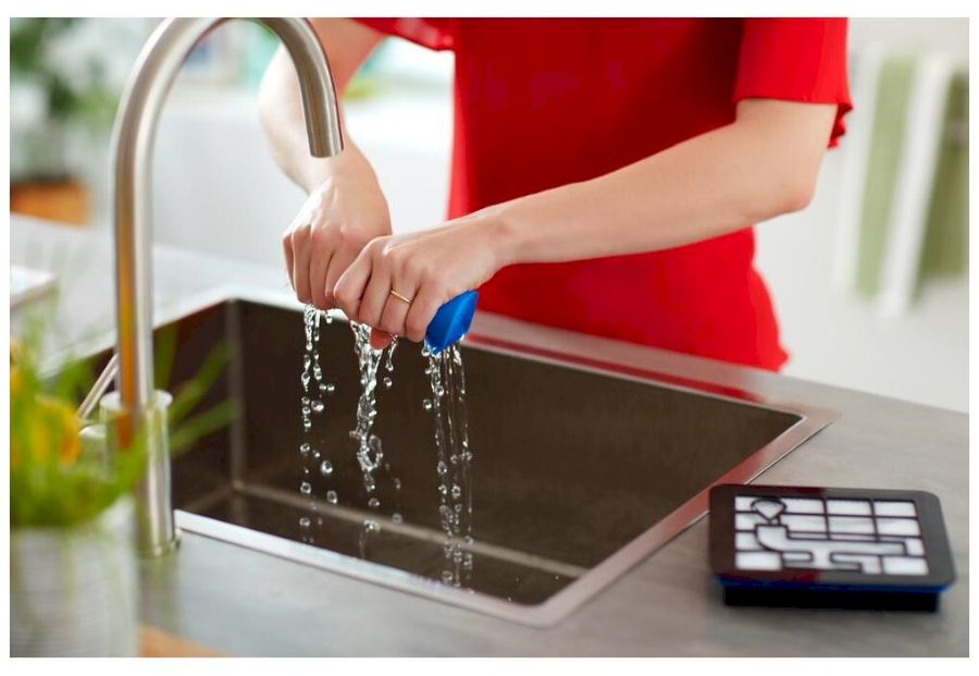 Пылесос Philips FC9330/09 черный/красный