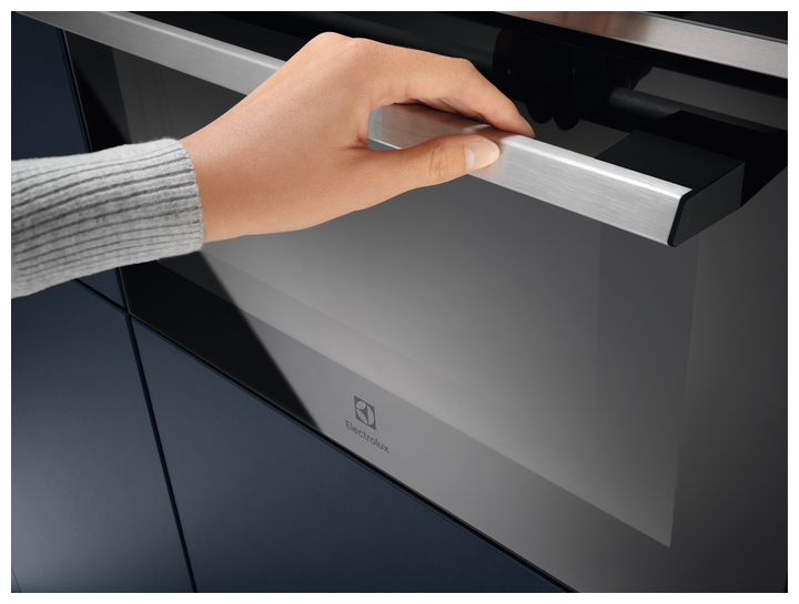 Духовой шкаф Electrolux EVL 6E46X CombiQuick 800 с функцией СВЧ черный