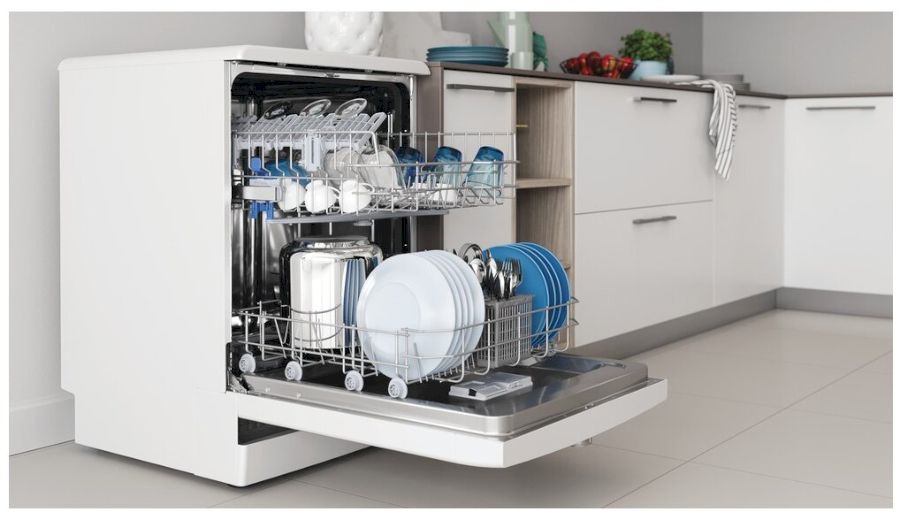 Отдельностоящая посудомоечная машина Indesit DFE 1B10