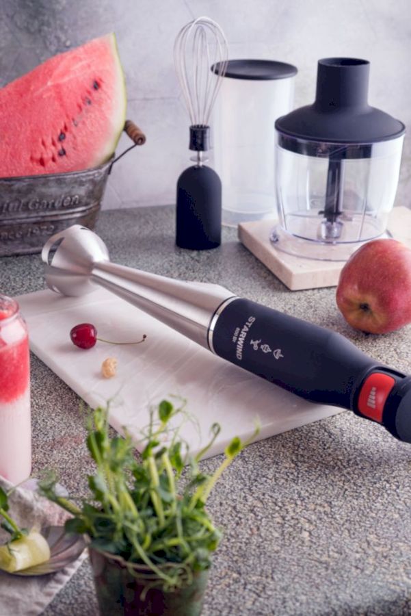 Блендер погружной Starwind SBP3432b черный