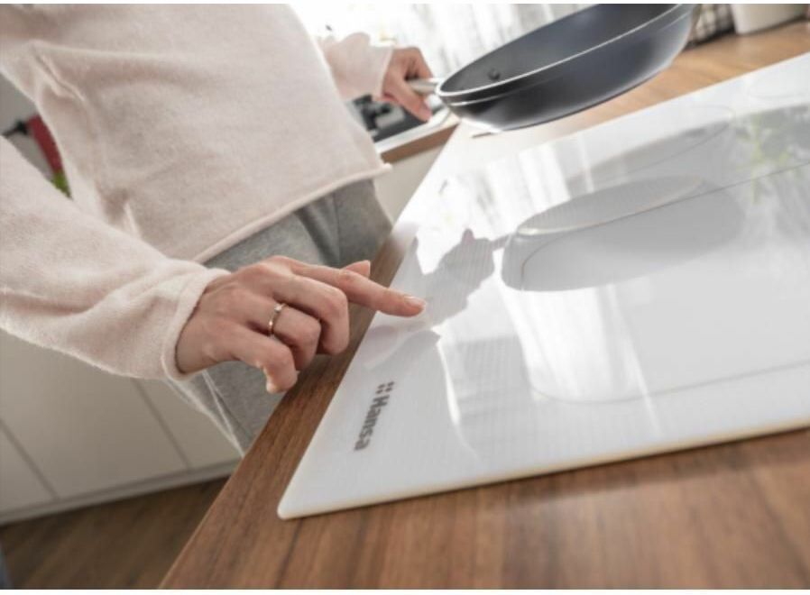 Индукционная варочная поверхность Hansa BHIW68668