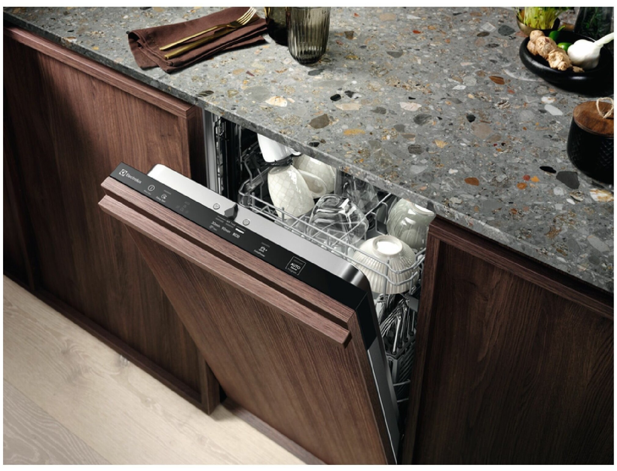 Встраиваемая посудомоечная машина Electrolux KEAD 2100L AirDry 300