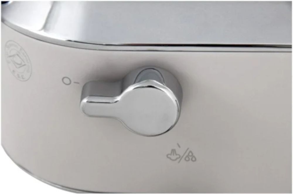 Кофеварка рожковая De'longhi EC685.W белый