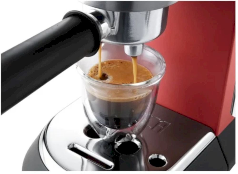 Кофеварка рожковая De'longhi EC685.R красный