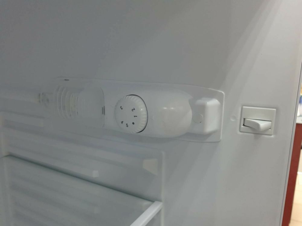 Холодильник Vestel VDD160VW